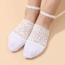 Load image into Gallery viewer, Pearl Lace Socks