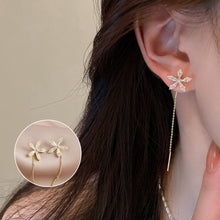 Load image into Gallery viewer, Shiny Fringe Flower Earrings